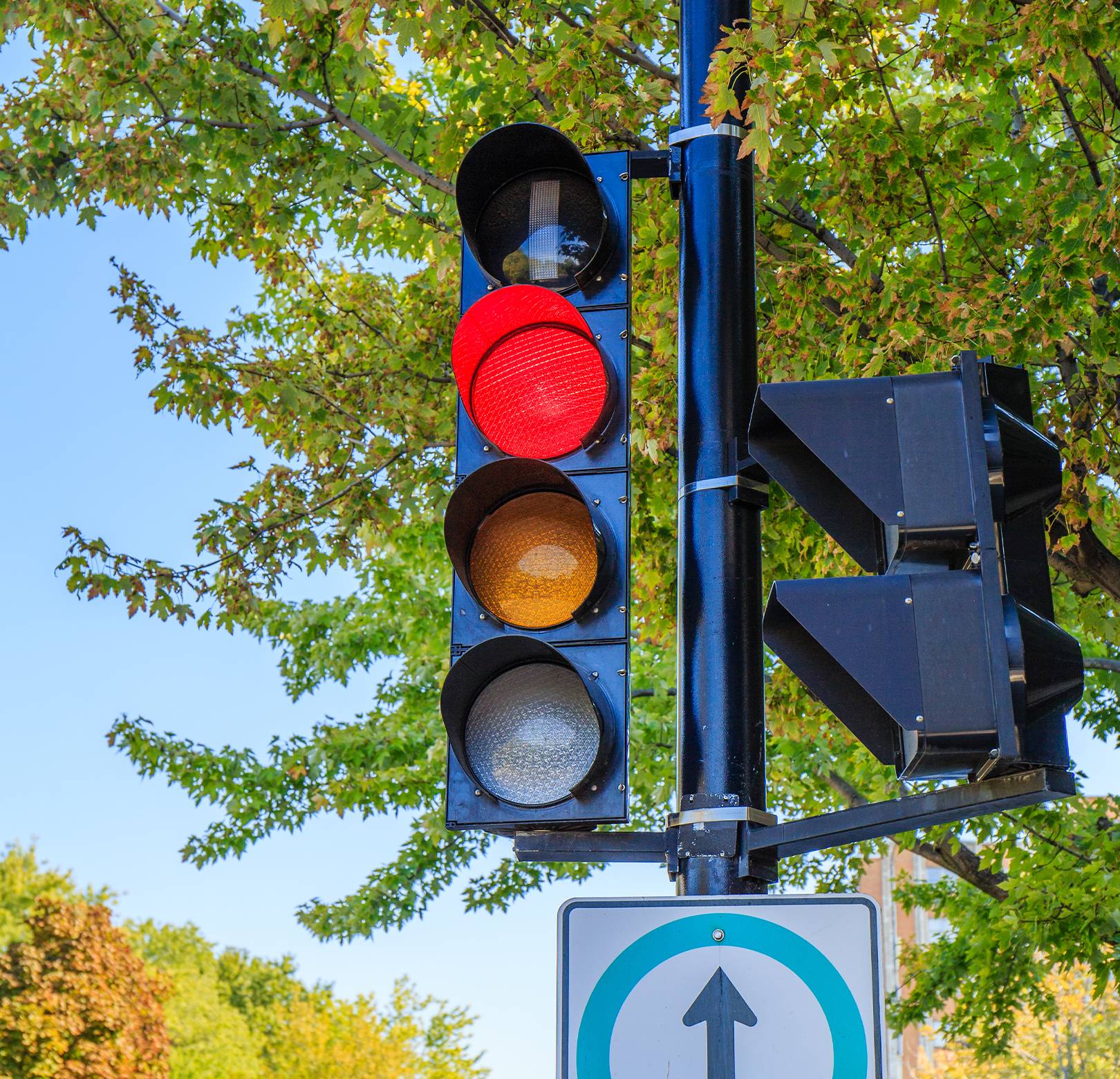 Upgrading to standards of the City of Montreal’s traffic lights